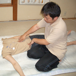 お腹に対する整体。