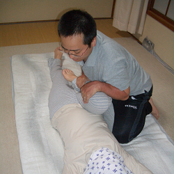 股関節のストレッチ