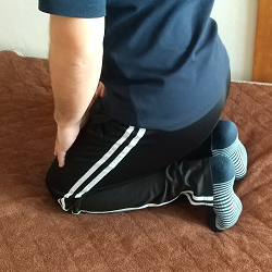 O脚のお尻の上げ下げ運動