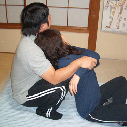 背中をゆるめる矯正の技術